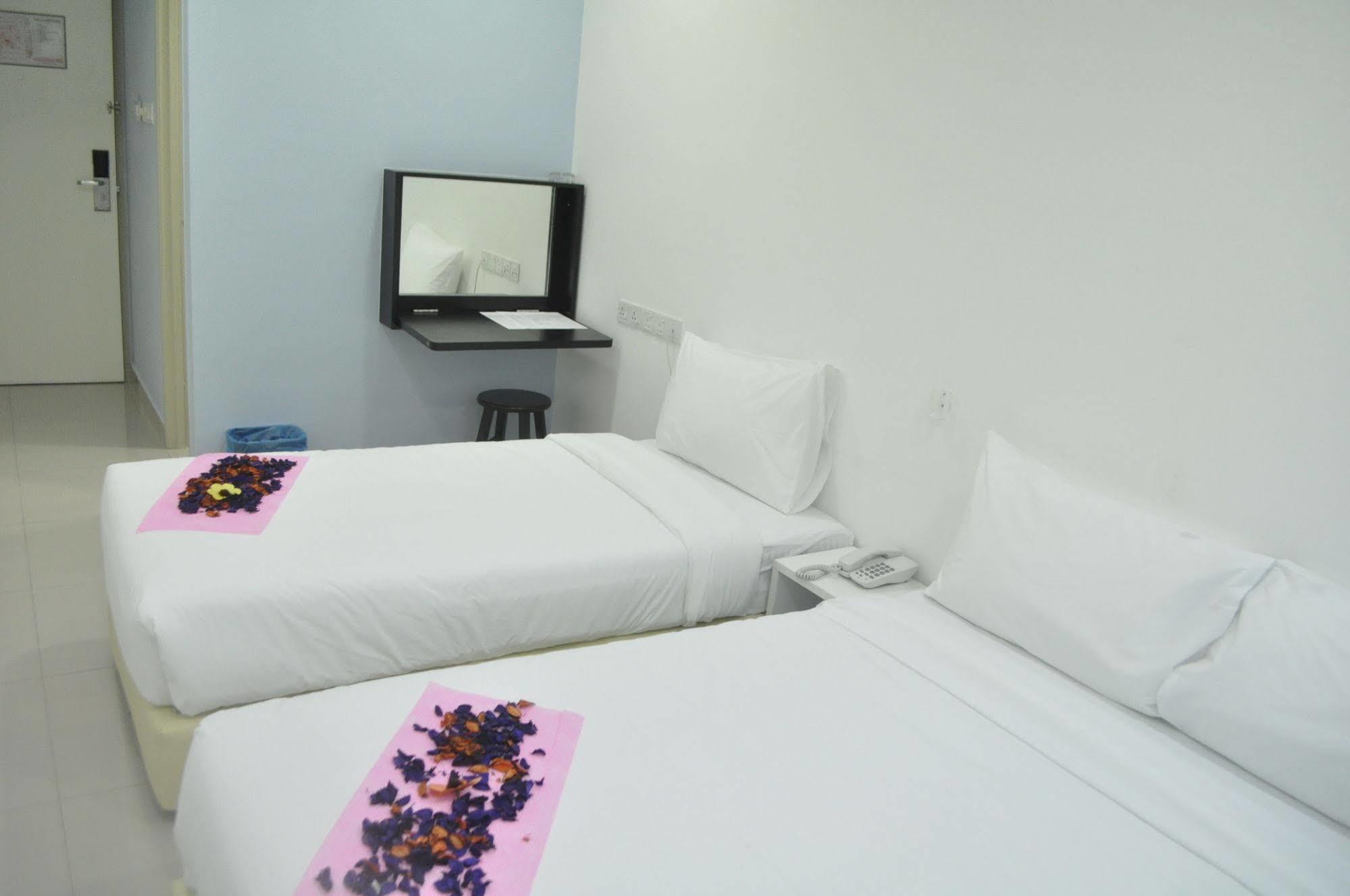 Yy48 Hotel 2 Mins Walk From Masjid Jamek Lrt Station Kuala Lumpur Dış mekan fotoğraf