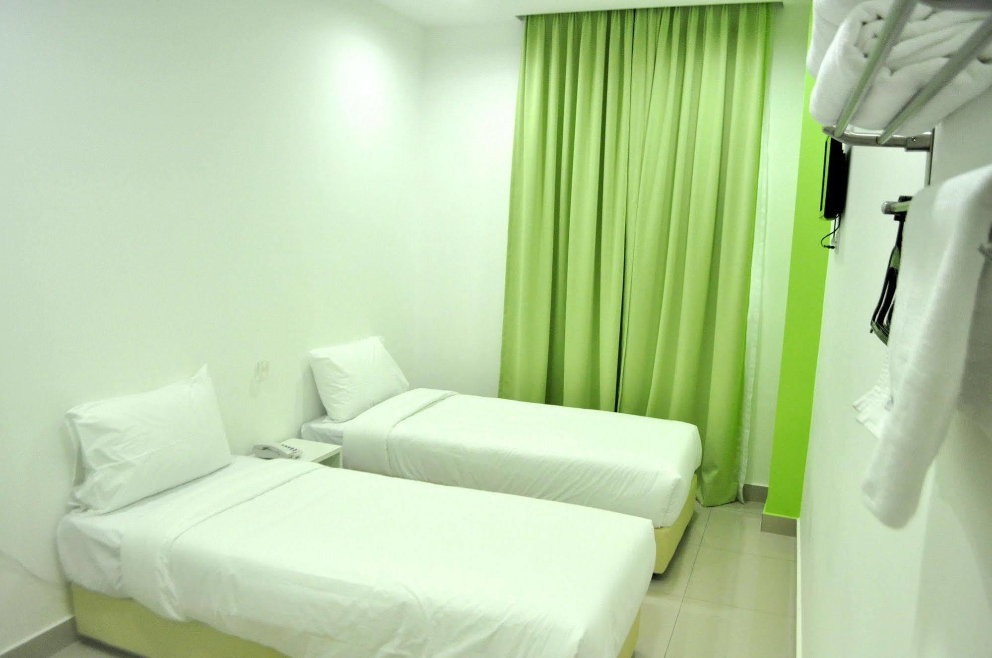 Yy48 Hotel 2 Mins Walk From Masjid Jamek Lrt Station Kuala Lumpur Dış mekan fotoğraf